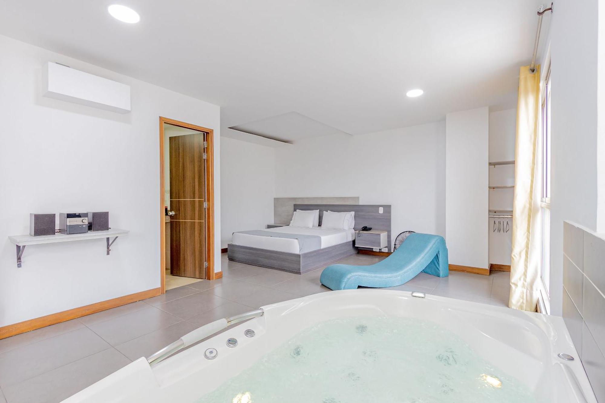 Hotel Prada เบลโญ ภายนอก รูปภาพ