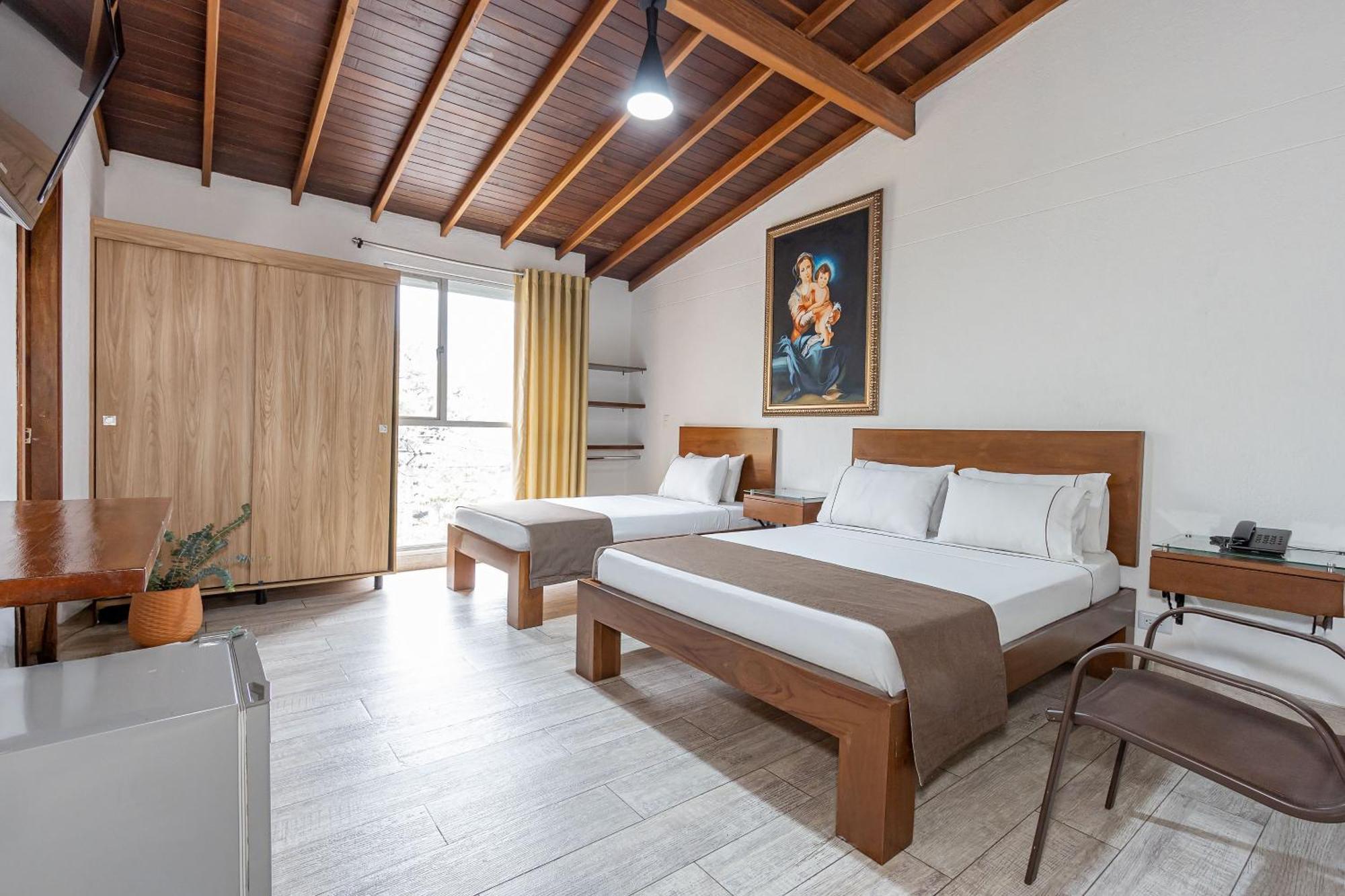 Hotel Prada เบลโญ ภายนอก รูปภาพ